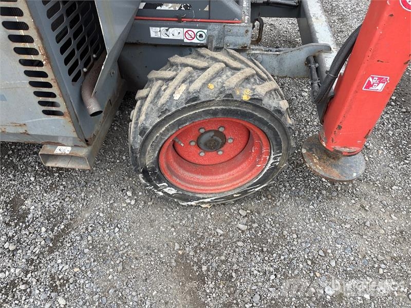 SkyJack SJ6832 RT Šķerveida pacēlāji