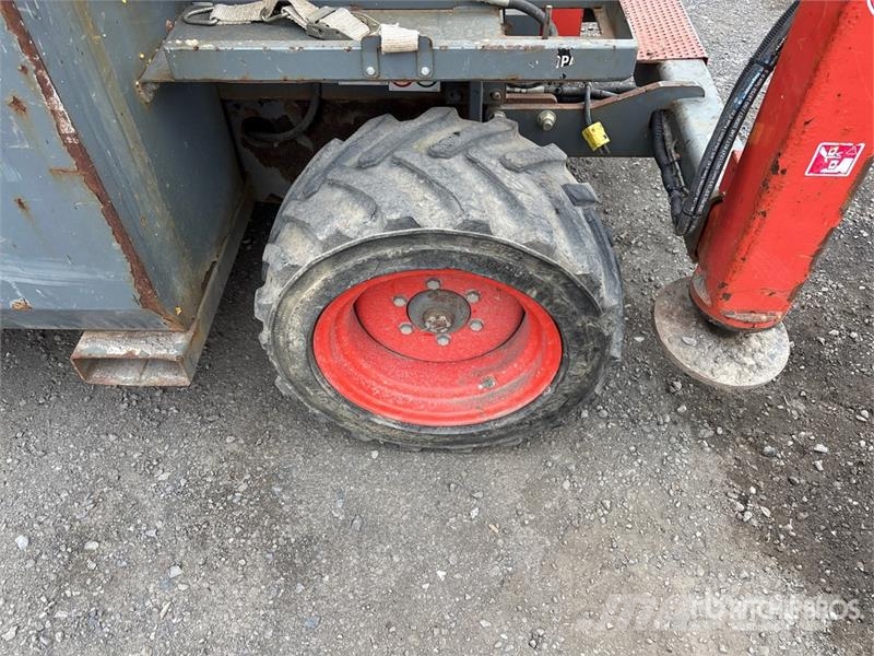 SkyJack SJ6832 RT Šķerveida pacēlāji
