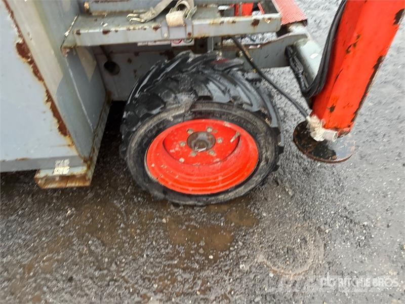 SkyJack SJ6832 RT Šķerveida pacēlāji