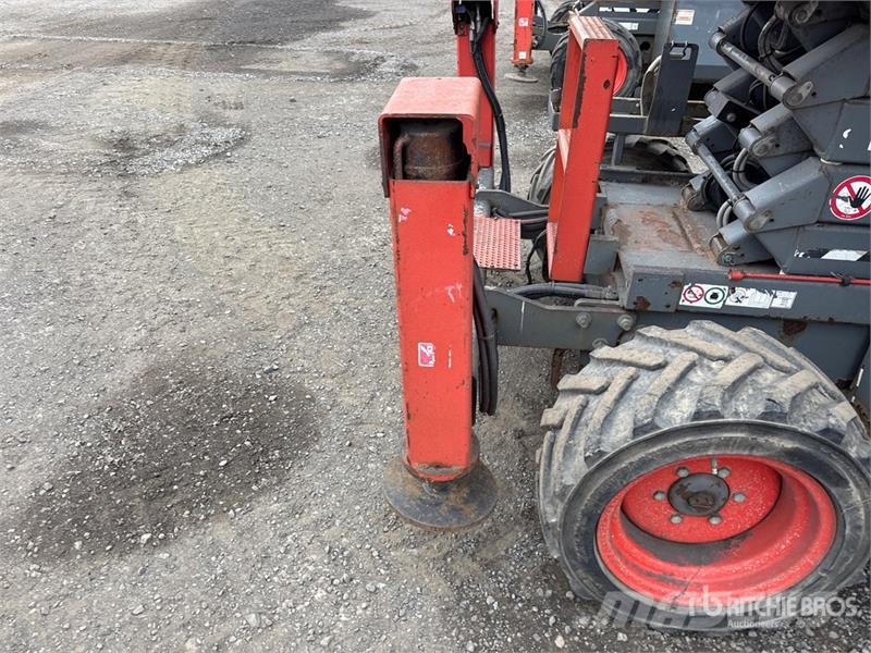 SkyJack SJ6832 RT Šķerveida pacēlāji
