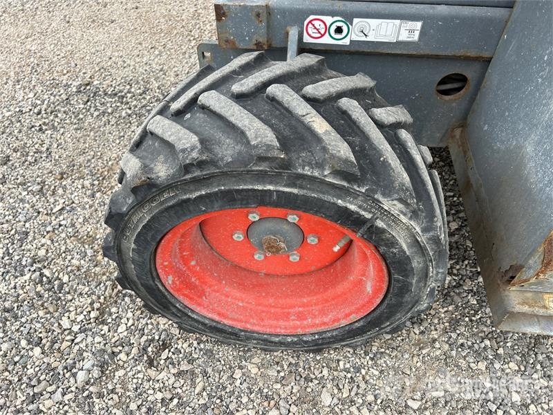 SkyJack SJ6832 RT Šķerveida pacēlāji