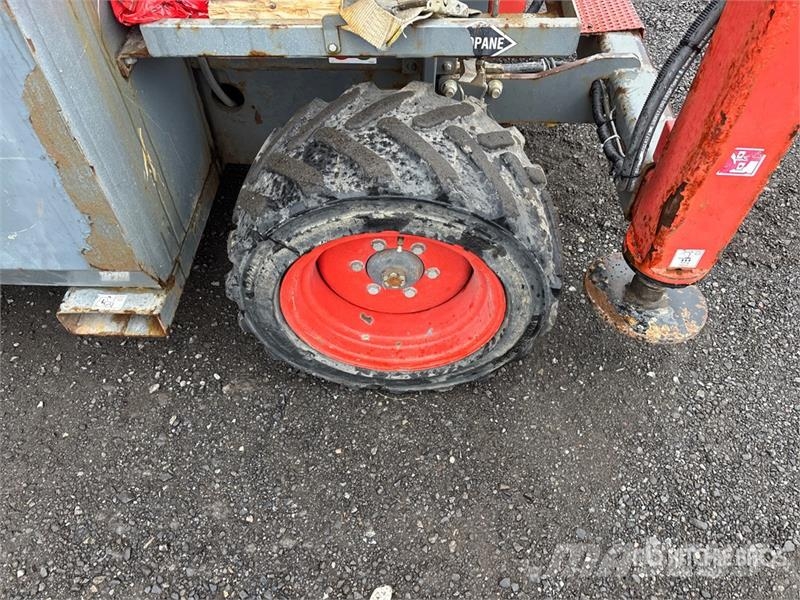 SkyJack SJ6832 RT رافعات مقصية الشكل