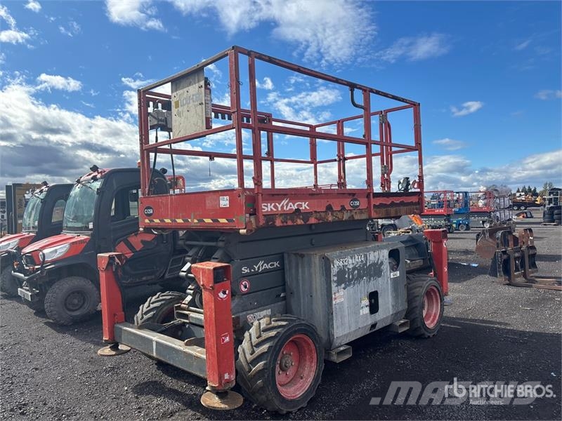 SkyJack SJ6832 RT Ножничные подъемники
