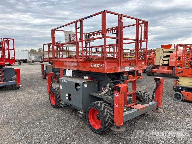 SkyJack SJ6832 RT Šķerveida pacēlāji