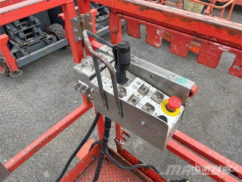 SkyJack SJ6832 RT Šķerveida pacēlāji