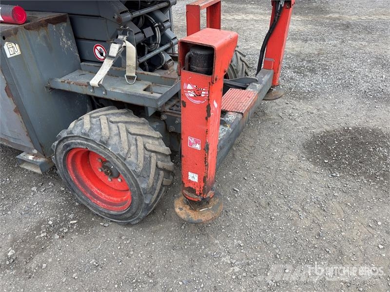 SkyJack SJ6832 RT Šķerveida pacēlāji