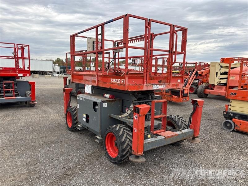SkyJack SJ6832 RT Šķerveida pacēlāji