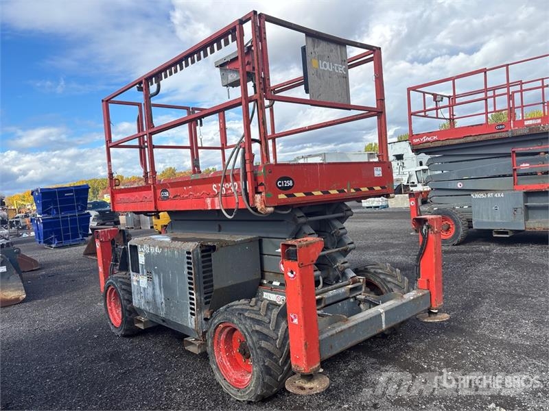 SkyJack SJ6832 RT Ножничные подъемники