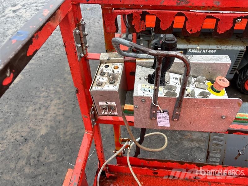 SkyJack SJ6832 RT Šķerveida pacēlāji