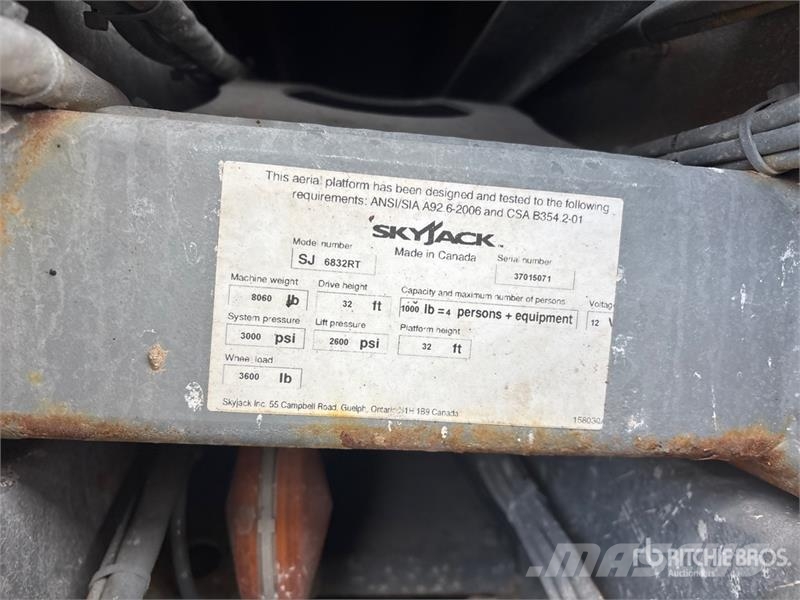 SkyJack SJ6832 RT Šķerveida pacēlāji