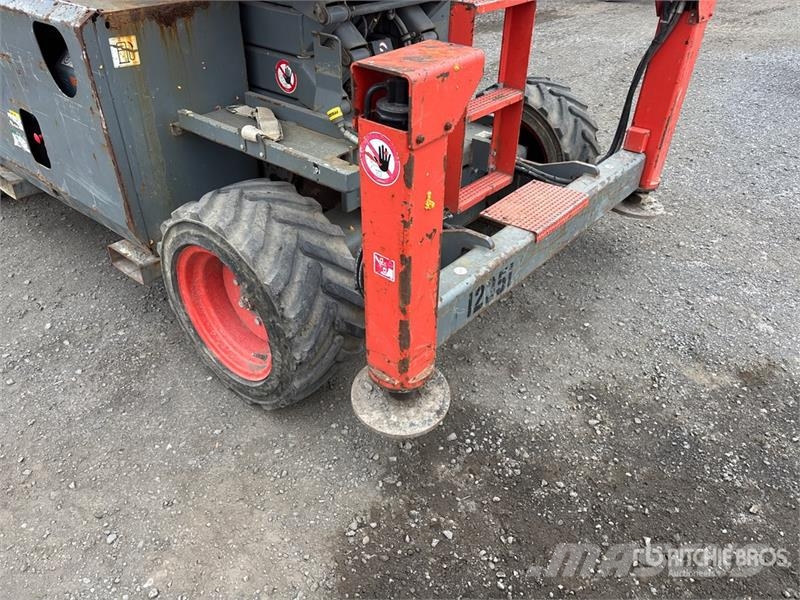 SkyJack SJ6832 RT Šķerveida pacēlāji