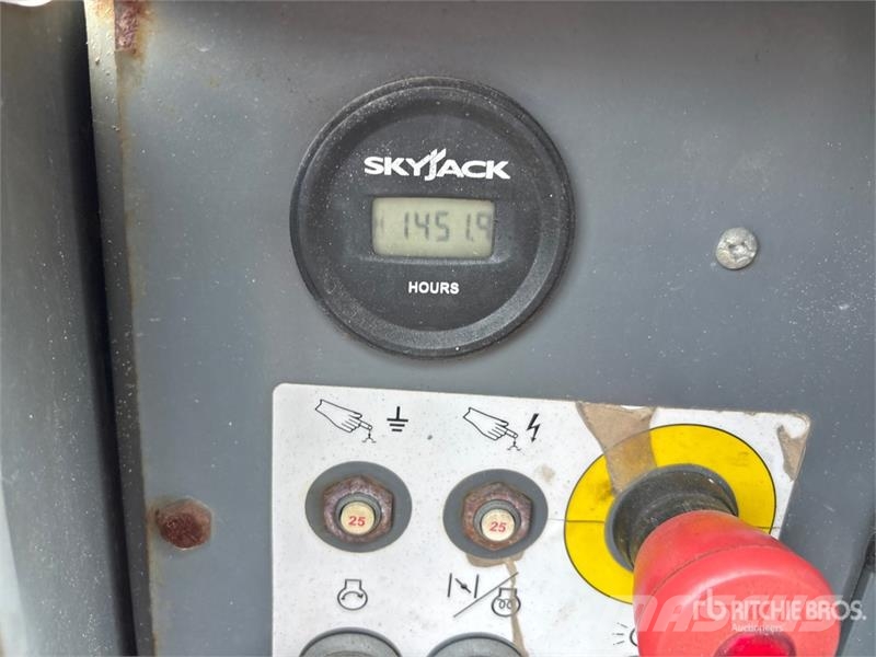 SkyJack SJ6832 RT Škaraste platforme