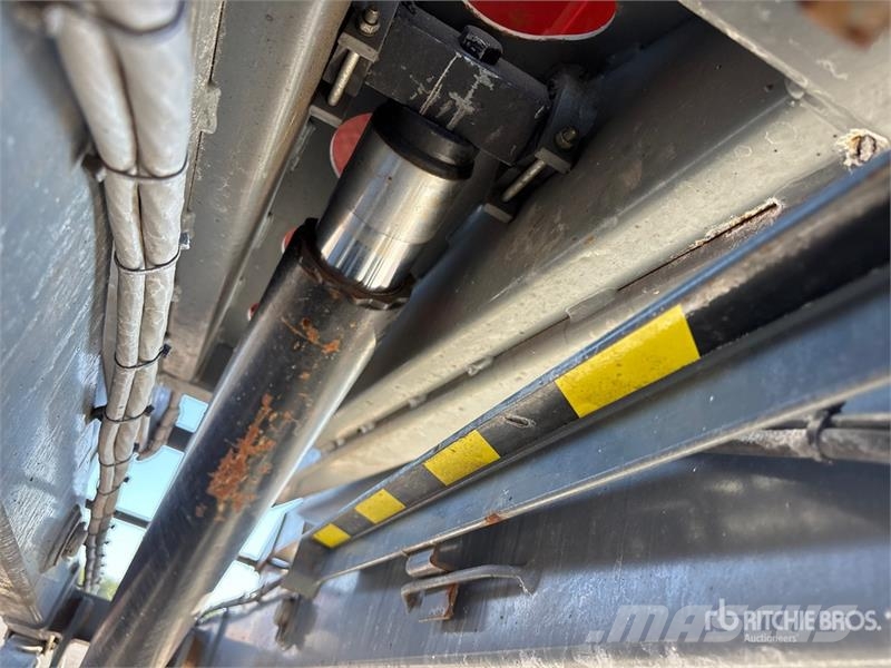 SkyJack SJ6832 RT Scissor lifts