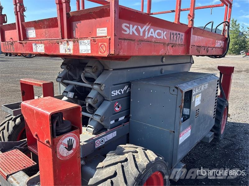 SkyJack SJ6832 RT Scissor lifts