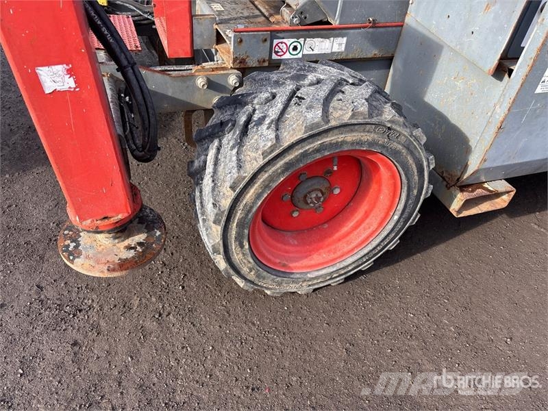 SkyJack SJ6832 RT Šķerveida pacēlāji