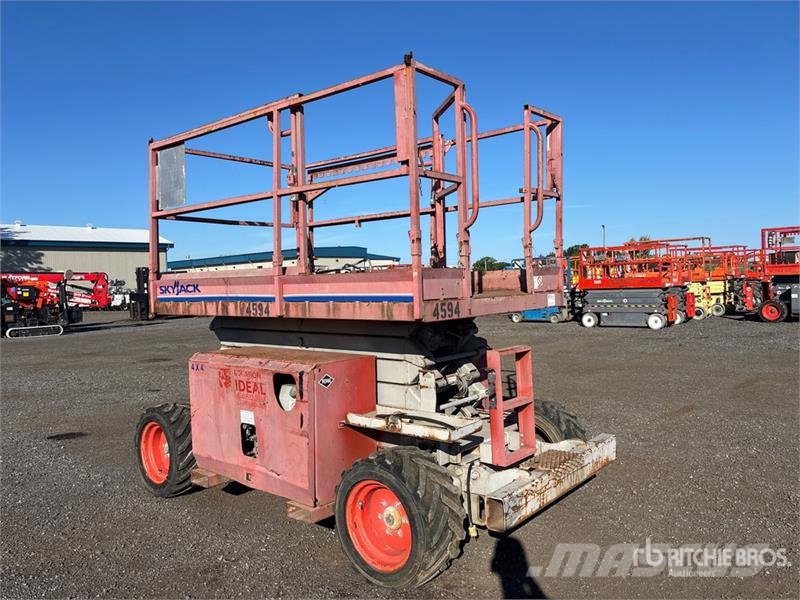 SkyJack SJ6832 RT Scissor lifts