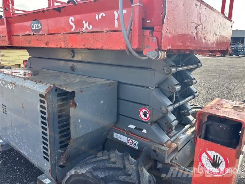 SkyJack SJ6832 RT Scissor lifts
