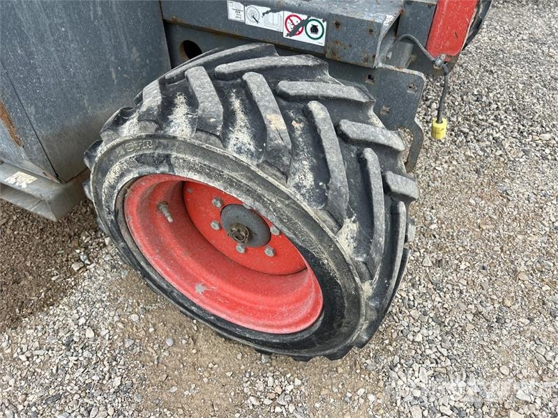 SkyJack SJ6832 RT Šķerveida pacēlāji