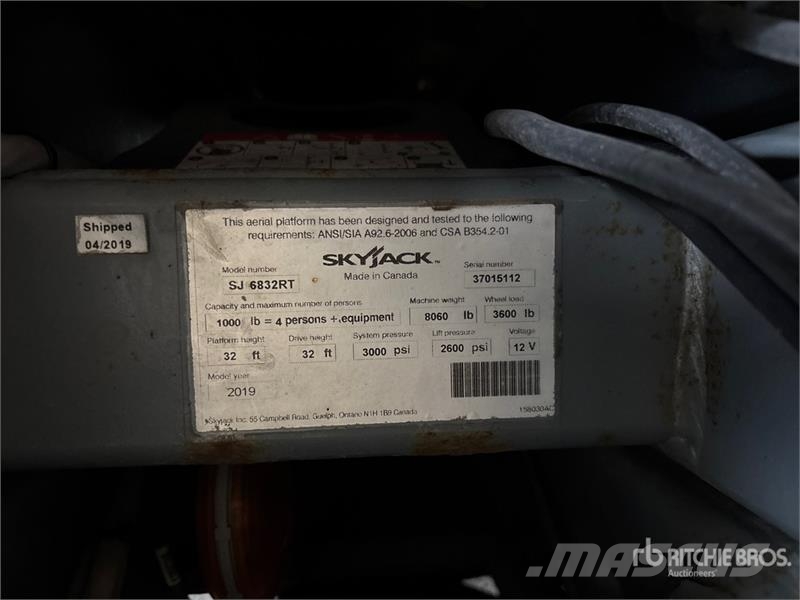 SkyJack SJ6832 RT Šķerveida pacēlāji