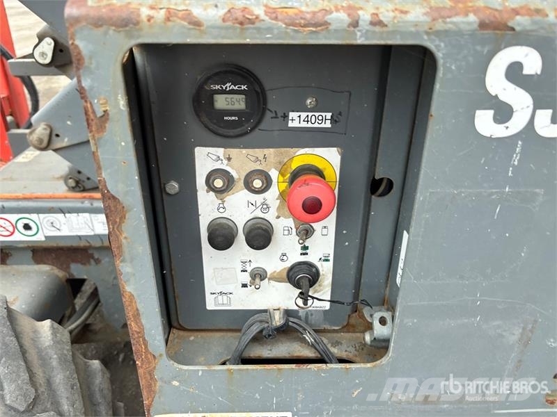 SkyJack SJ6832 RT Šķerveida pacēlāji
