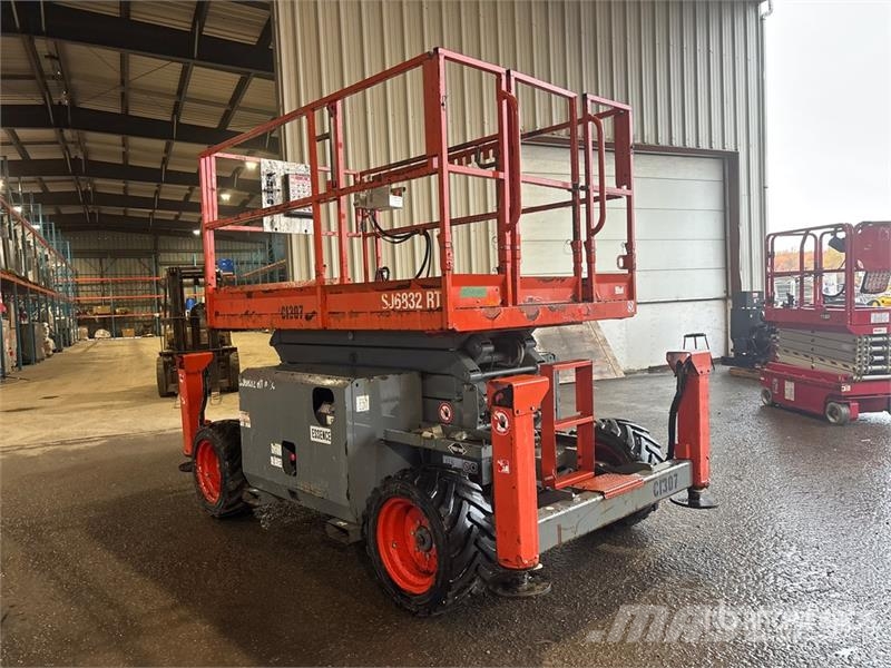 SkyJack SJ6832 RT Šķerveida pacēlāji