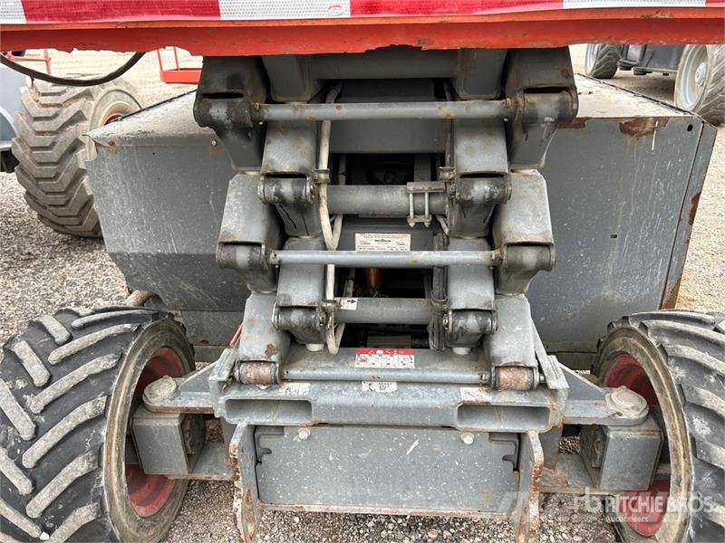 SkyJack SJ6832 RT Šķerveida pacēlāji