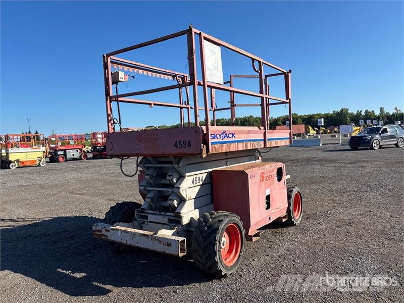 SkyJack SJ6832 RT Scissor lifts
