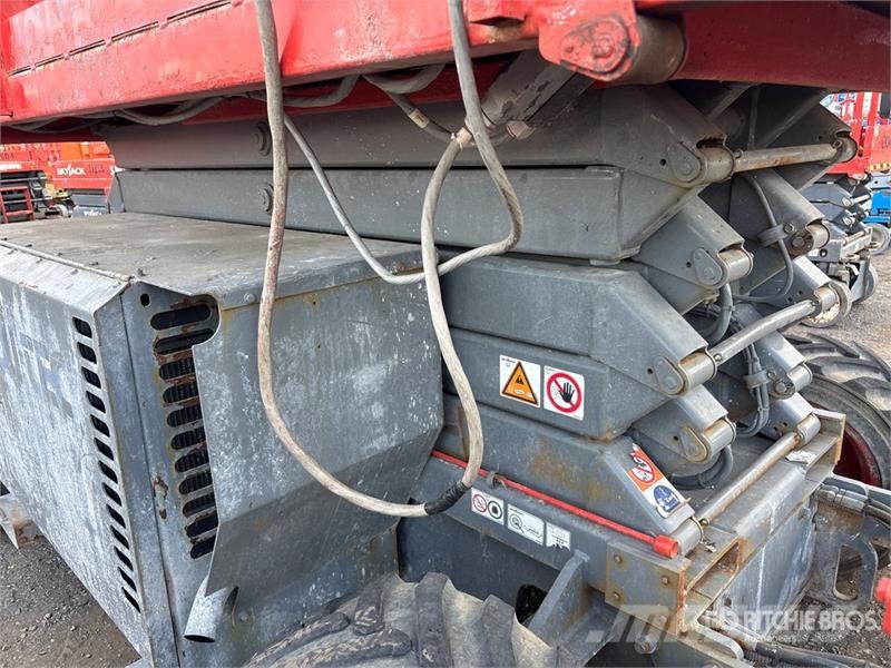 SkyJack SJ6832 RT Šķerveida pacēlāji
