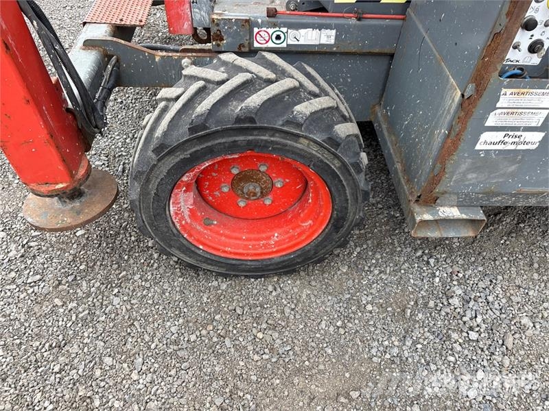 SkyJack SJ6832 RT Šķerveida pacēlāji