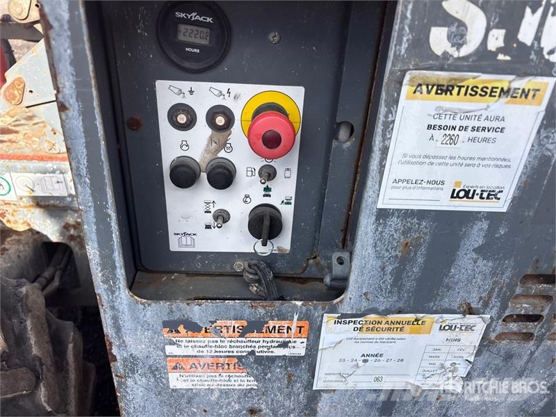 SkyJack SJ6832 RT Ножничные подъемники