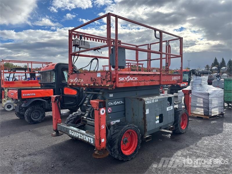 SkyJack SJ6832 RT Šķerveida pacēlāji
