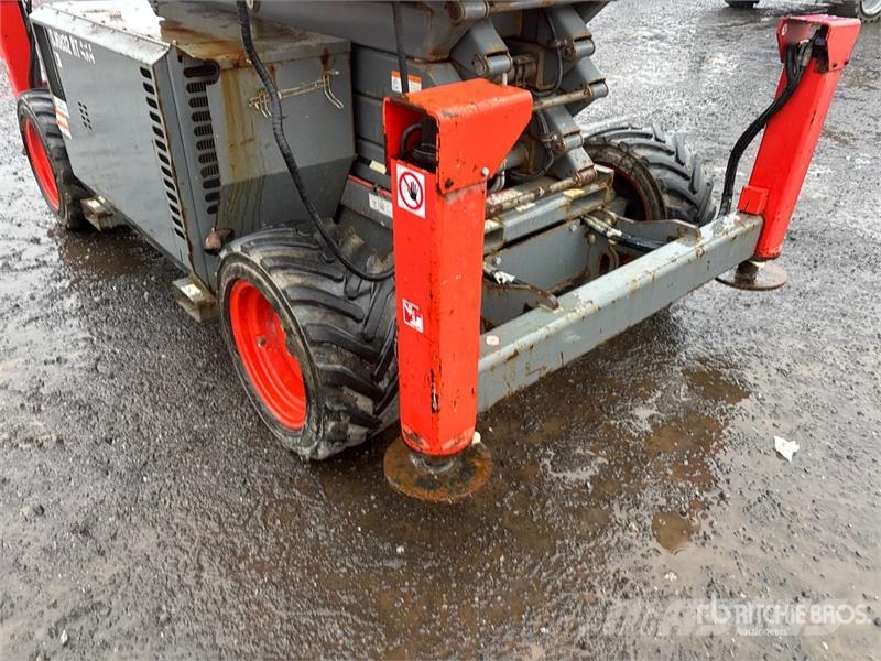 SkyJack SJ6832 RT Šķerveida pacēlāji