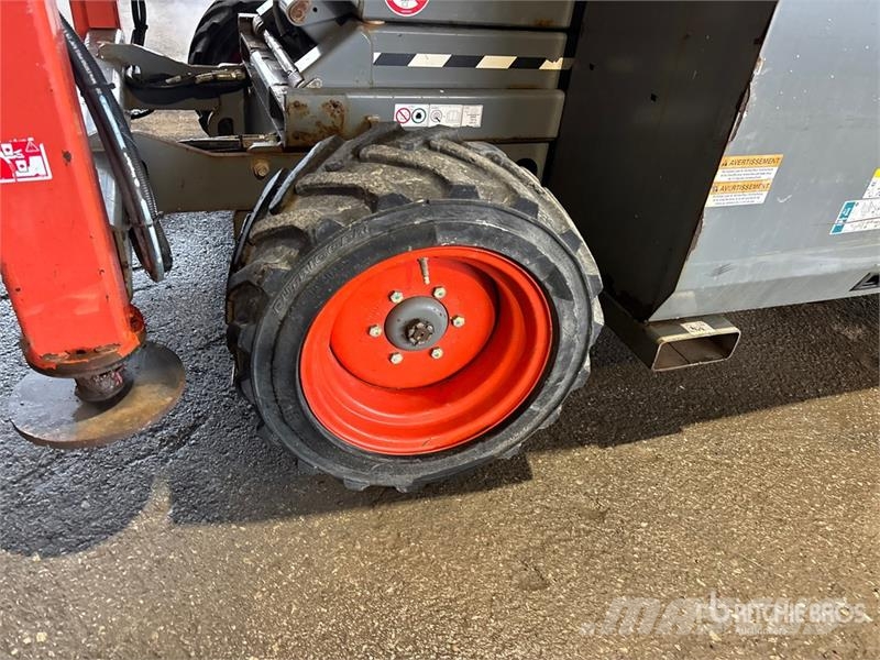 SkyJack SJ6832 RT Šķerveida pacēlāji