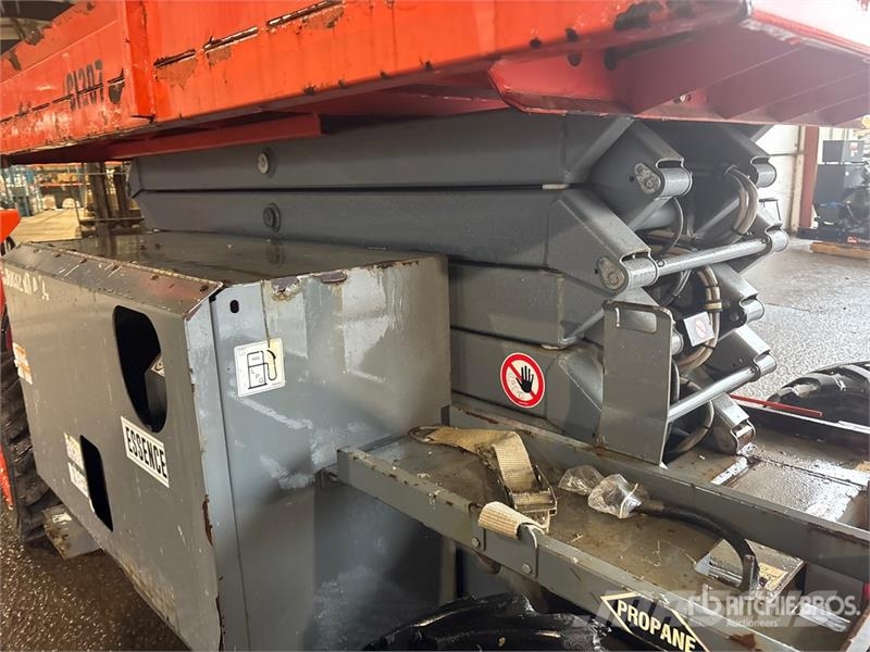 SkyJack SJ6832 RT Šķerveida pacēlāji