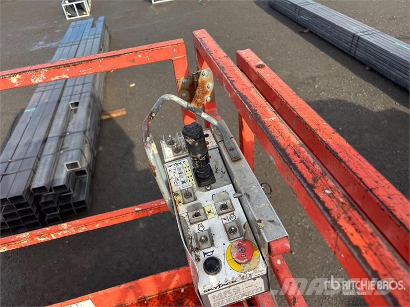 SkyJack SJ6832 RT Šķerveida pacēlāji