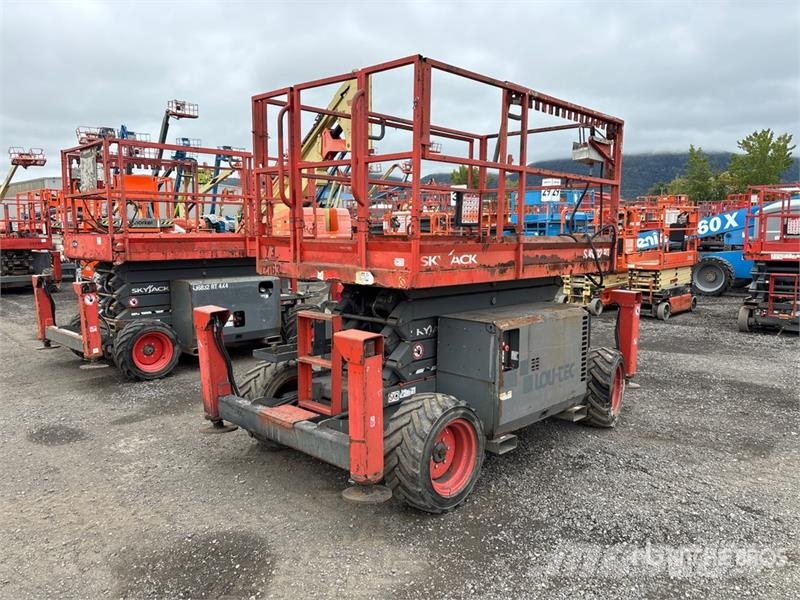 SkyJack SJ6832 RT Šķerveida pacēlāji