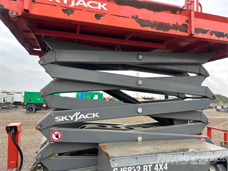 SkyJack SJ6832 RT Ανυψωτήρες ψαλιδωτής άρθρωσης