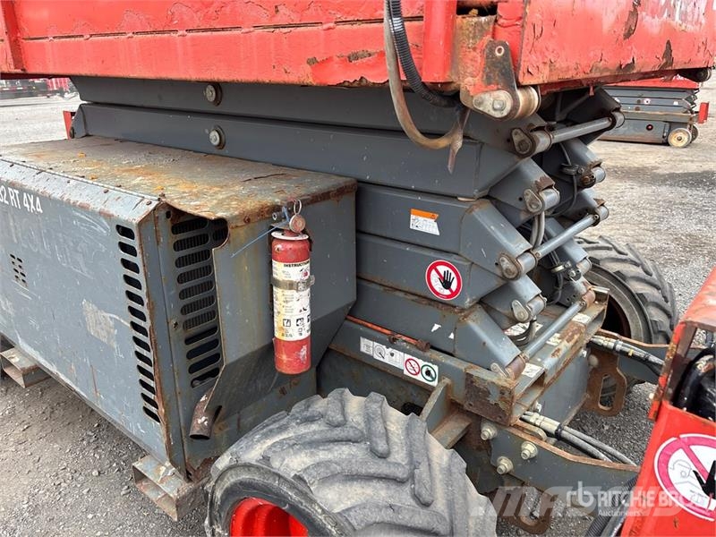 SkyJack SJ6832 RT Šķerveida pacēlāji