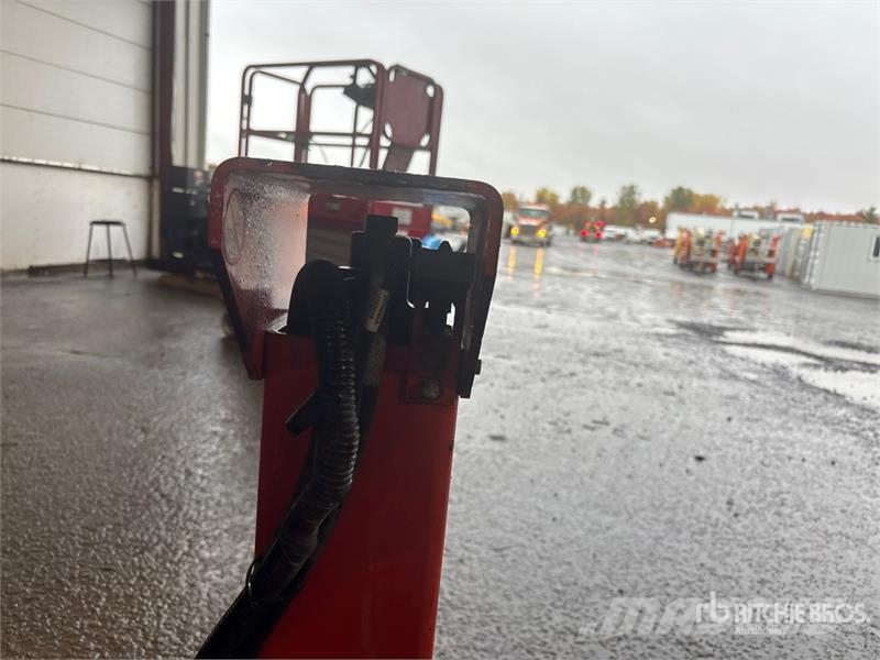 SkyJack SJ6832 RT Šķerveida pacēlāji