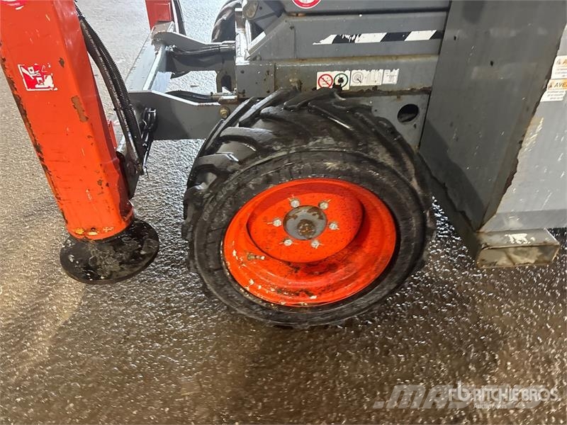 SkyJack SJ6832 RT Šķerveida pacēlāji