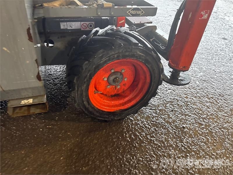 SkyJack SJ6832 RT Šķerveida pacēlāji