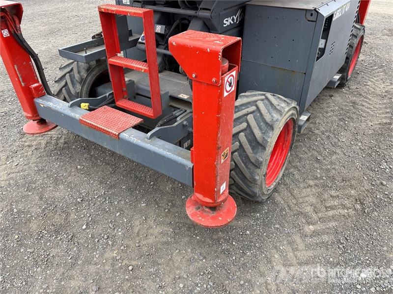 SkyJack SJ6832 RT Škaraste platforme