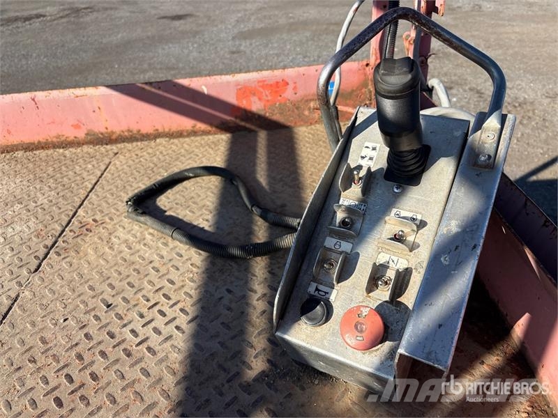 SkyJack SJ6832 RT Scissor lifts