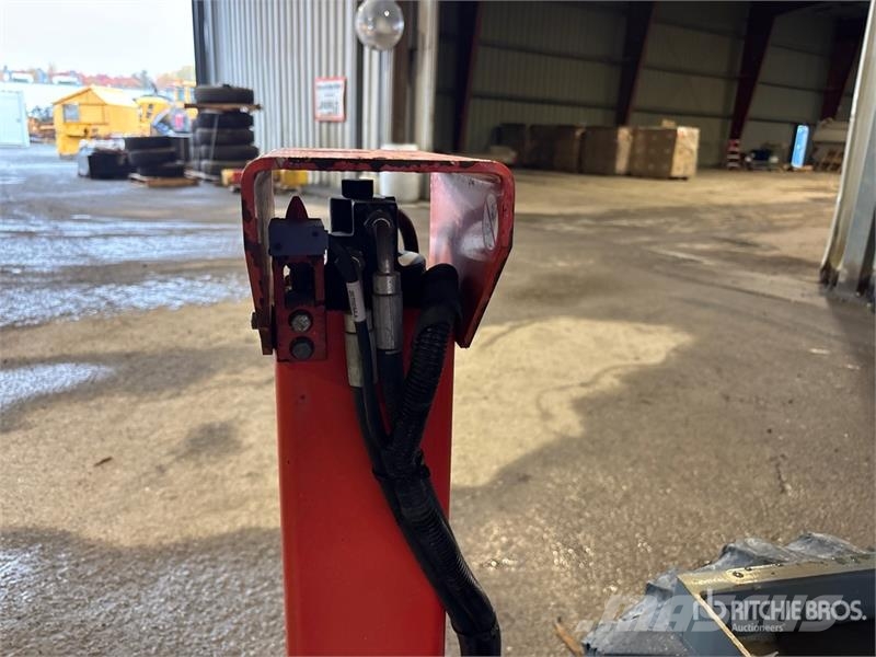 SkyJack SJ6832 RT Šķerveida pacēlāji