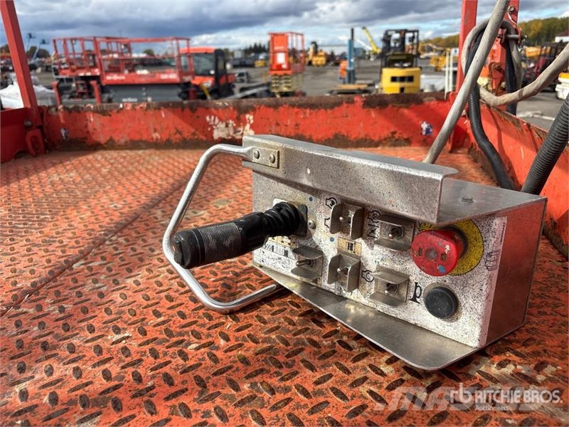 SkyJack SJ6832 RT Ножничные подъемники