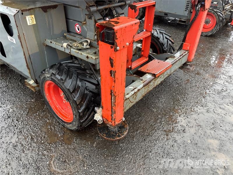SkyJack SJ6832 RT Šķerveida pacēlāji