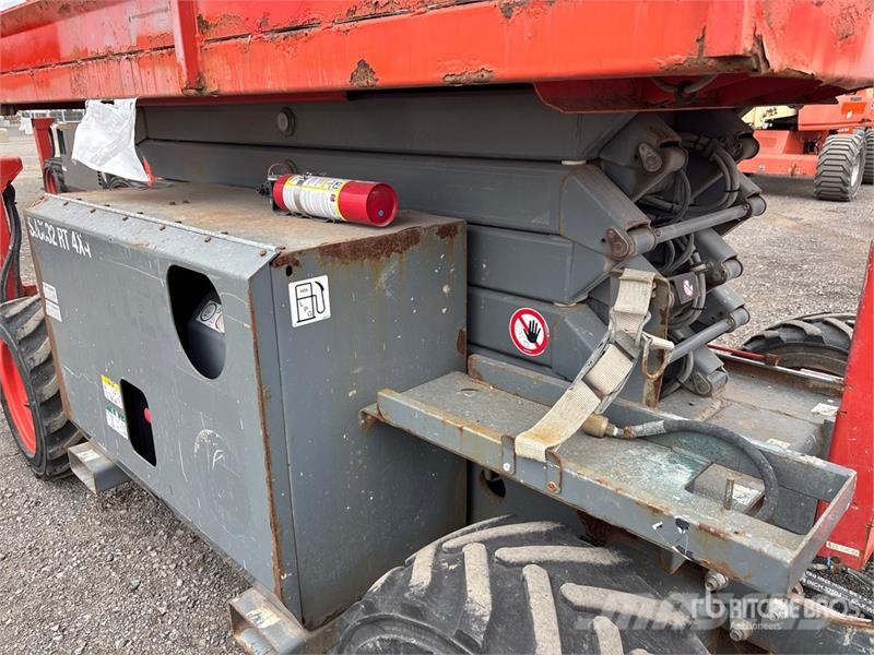 SkyJack SJ6832 RT Šķerveida pacēlāji