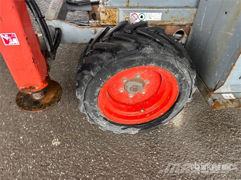 SkyJack SJ6832 RT Šķerveida pacēlāji