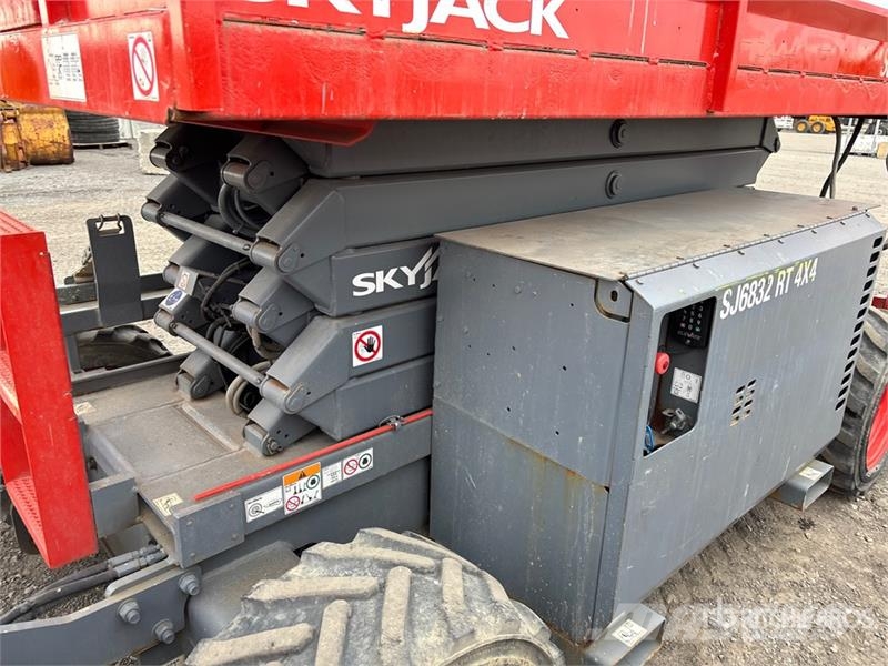 SkyJack SJ6832 RT Škaraste platforme