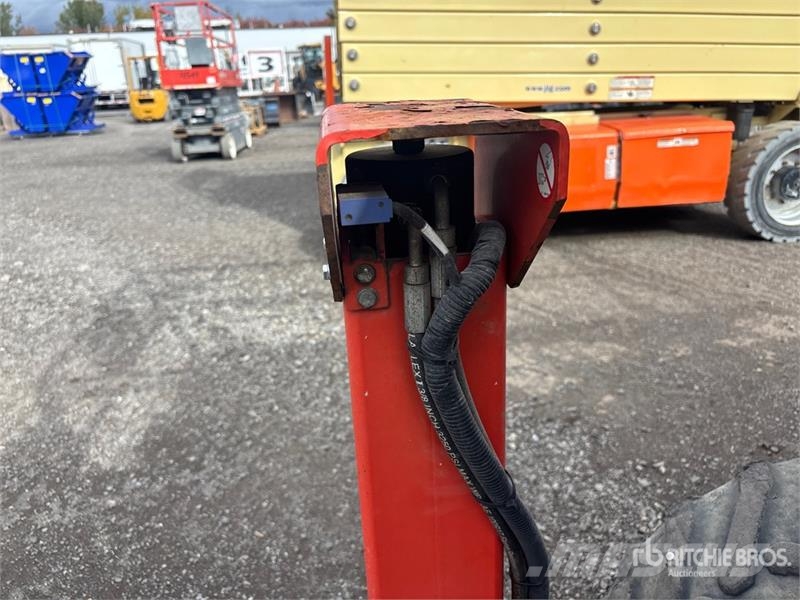 SkyJack SJ6832 RT Ножничные подъемники